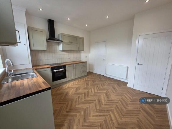 2 bed Terraced to rent Image 7