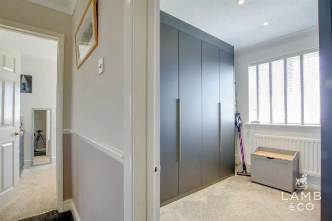 Bedroom Five/ Walk in Wardrobe