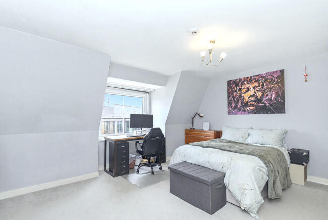 3 bed Apartment for sale Image 10