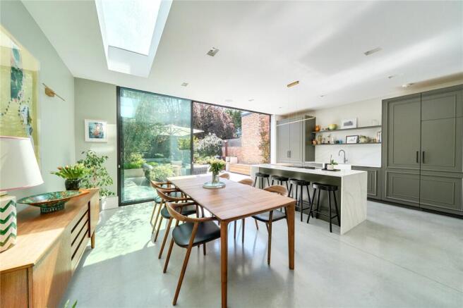 Cranbourne Road, London, N10 photo 4