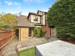 57, Morley Close, Yateley GU46 7TZ