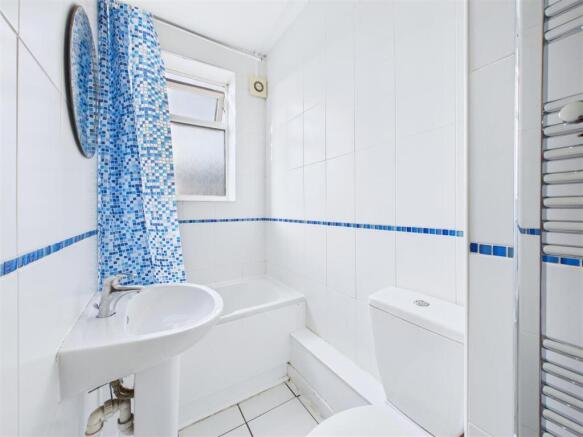 3 bed Terraced for sale Image 7