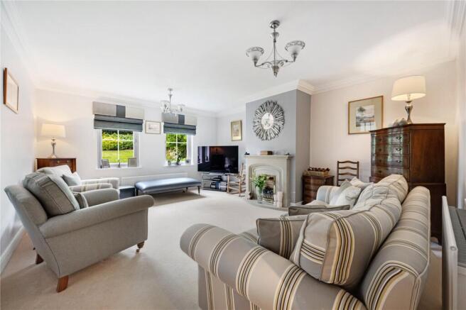 5 bed Detached for sale Image 7