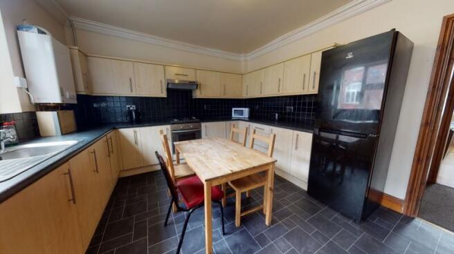 6 bed Terraced to rent Image 8