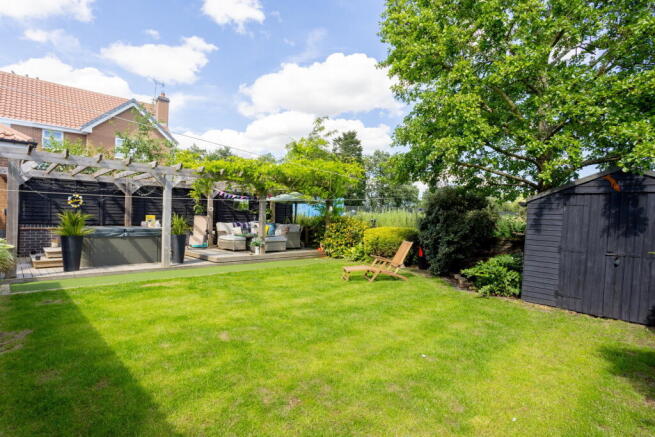 4 bed Detached for sale Image 9