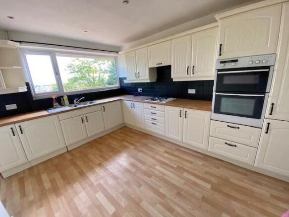 Kitchen 1.jpg