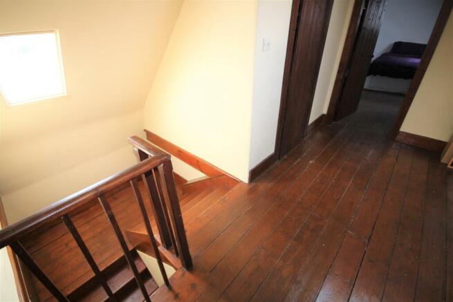 STAIRCASE & LANDING