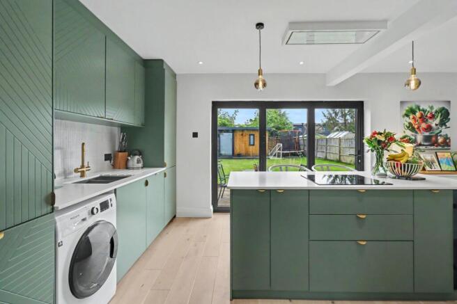 Dene Gardens, Thames Ditton, KT7 photo 4