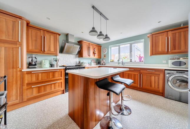 1406983-18-697cdf...