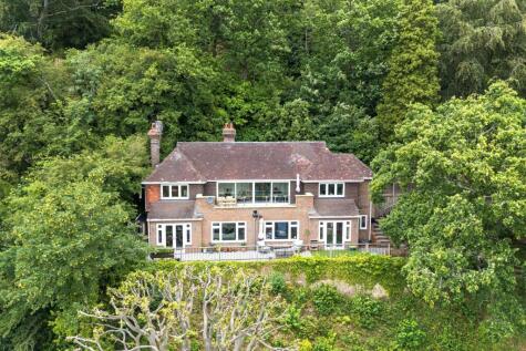 Deanery Road, Godalming, GU7