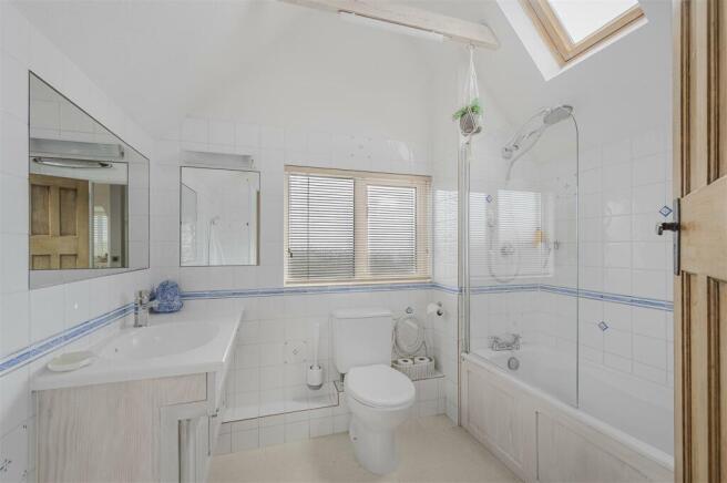 Family Bathroom/WC