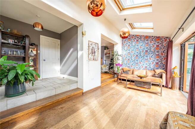 5 bed Semi-Detached for sale Image 5