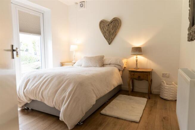 4 bed Detached Bungalow for sale Image 9