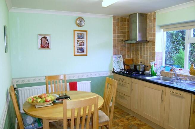 Kitchen/ Dining Room