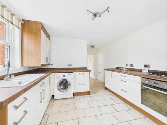 4 bed Semi-Detached for sale Image 7