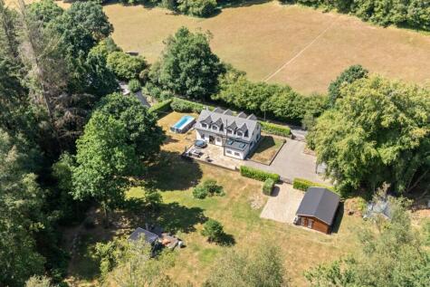Sandy Lane, Haslemere, Hampshire, GU27
