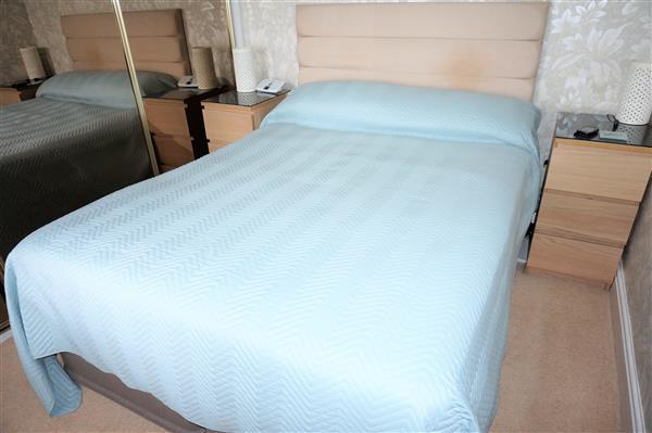 REAR BEDROOM 2 :