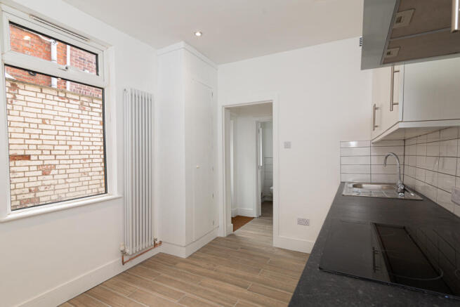 174victoriarddownlowres8185