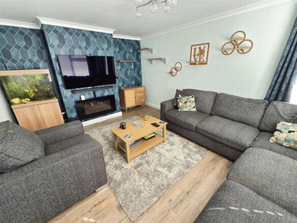 33 Dixon Dr  (2).jpg