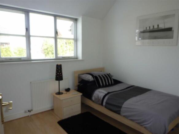 BEDROOM 4