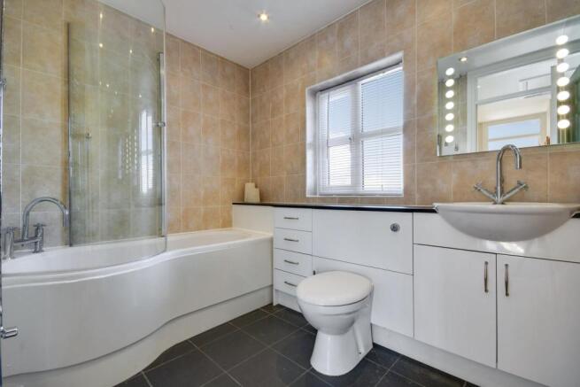 Family BathroomRear 