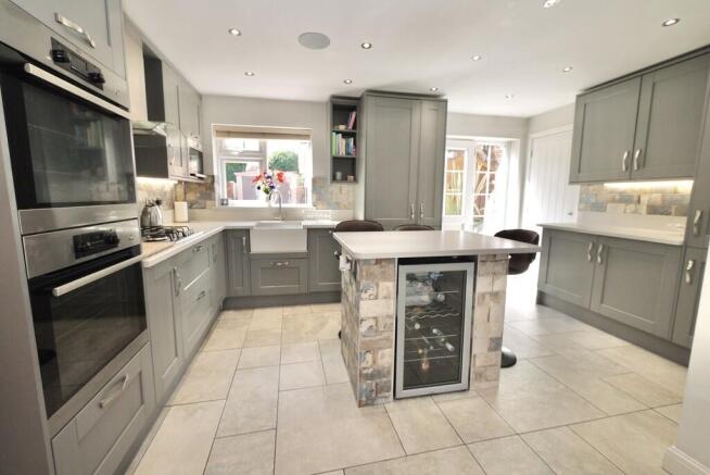 4 bed Detached for sale Image 4