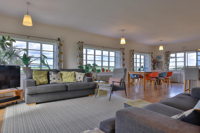 4 bed Detached for sale Image 8
