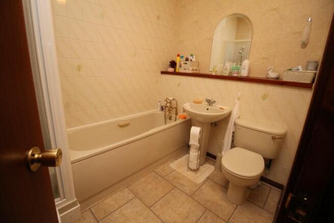 Shower/Bathroom