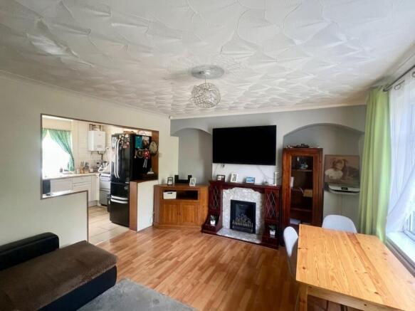 3 bed Semi-Detached for sale Image 6