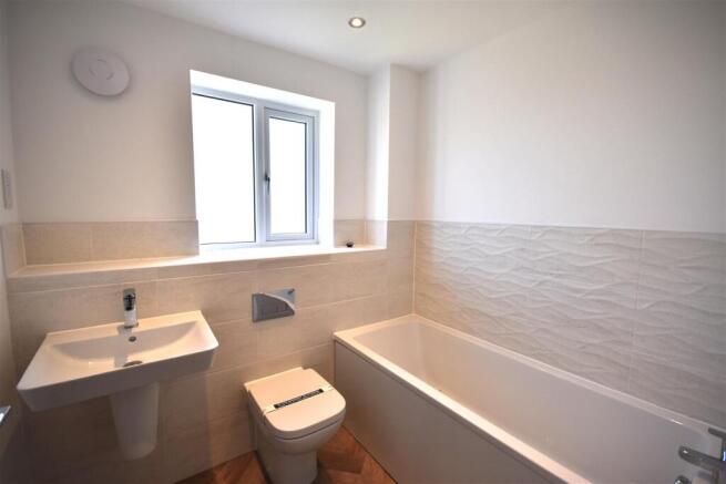 5 bed Detached for sale Image 5