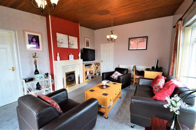 LOUNGE.