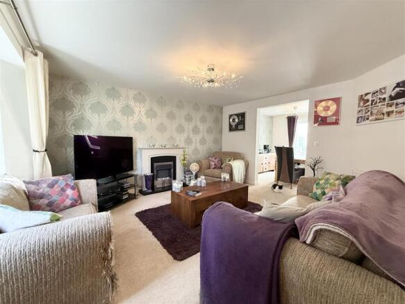 4 bed Detached for sale Image 3