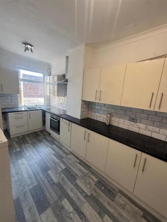 2 bed Flat to rent Image 7