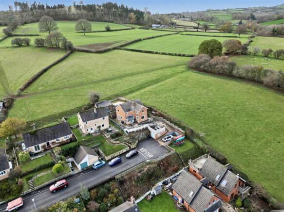 dji_fly_20251128_011400_633_1764249187196_photo.JP