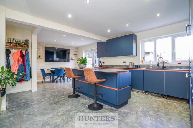 4 bed Semi-Detached Bungalow for sale Image 5