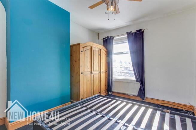 MASTER BEDROOM: