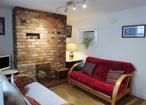 LOUNGE: