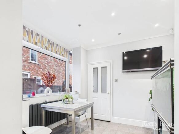 3 bed Semi-Detached for sale Image 9