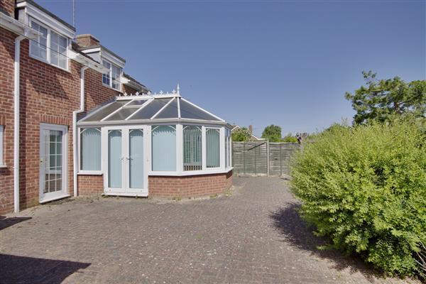 TO THE REAR OF THE PROPERTY CONT