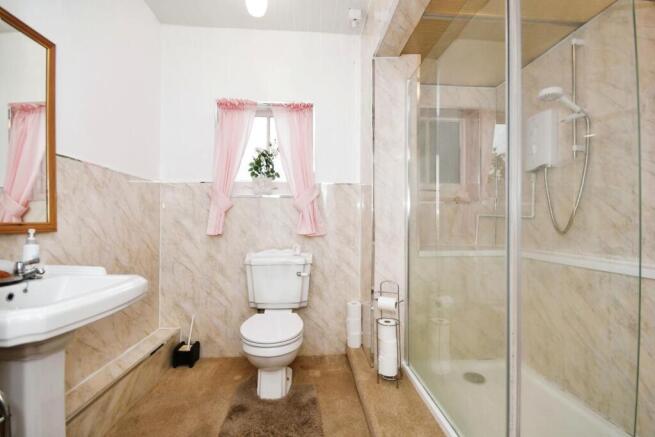 SHOWER ROOM.jpg