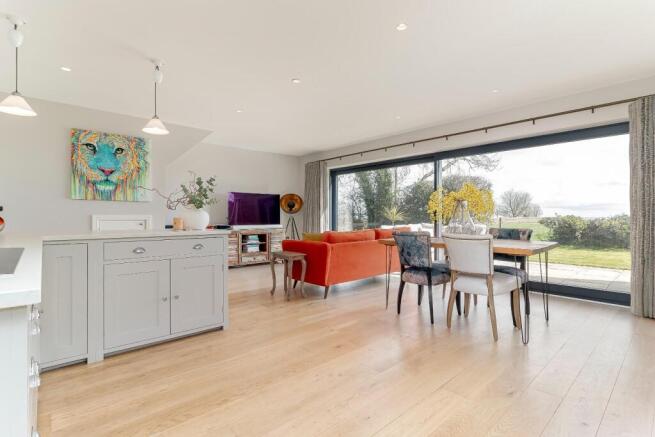 4 bed Detached for sale Image 5