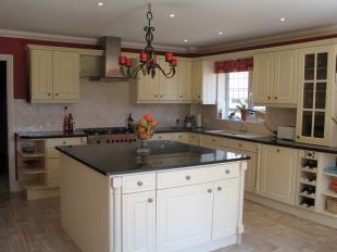 KITCHEN/FAMILY ROOM
