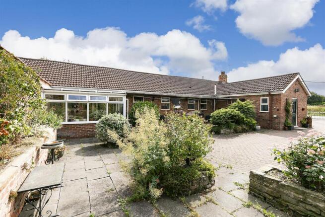 4 bed Detached Bungalow for sale Image 4
