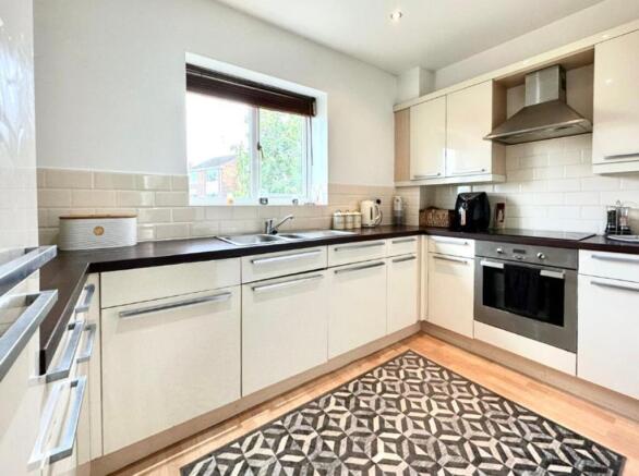 2 bed Apartment for sale Image 10