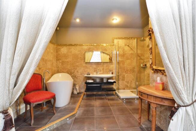 2 bed Semi-Detached Bungalow for sale Image 7