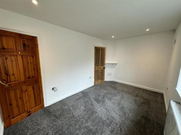2 bed Apartment to rent Image 6