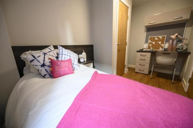 2 bed Apartment to rent Image 11