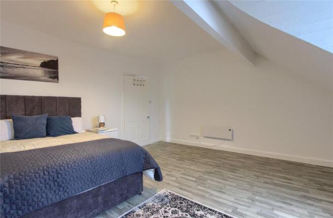 3 bed Flat for sale Image 4