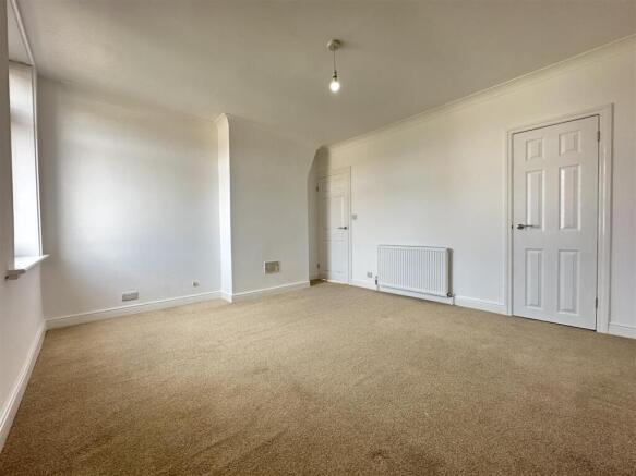 2 bed Terraced to rent Image 10