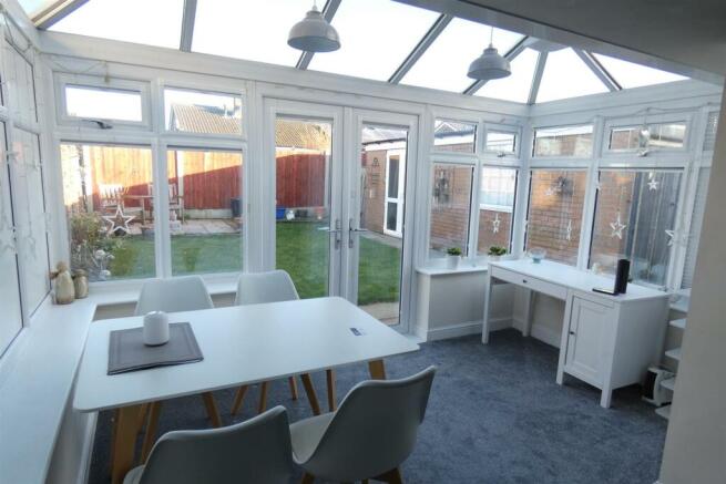 CONSERVATORY/GARDEN ROOM